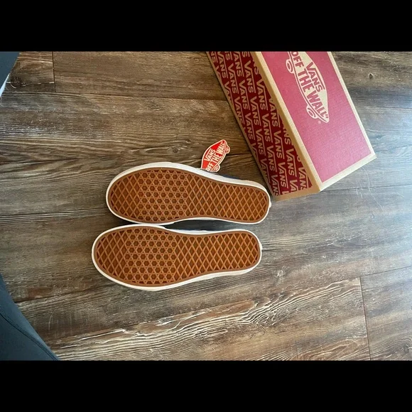 Vans classic slip-on NWT - Picture 3 of 4